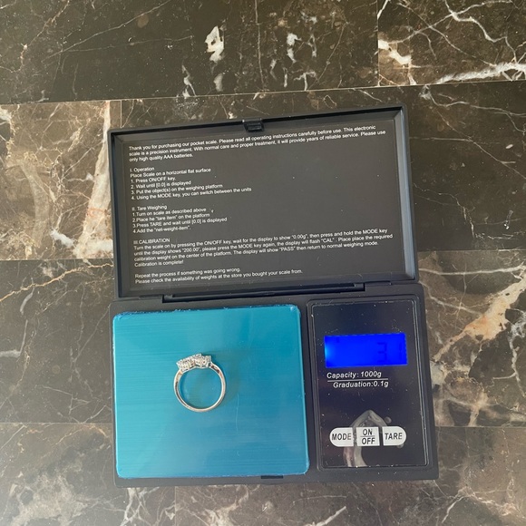 18k 0.30 CTW Diamond Ring - Picture 12 of 14